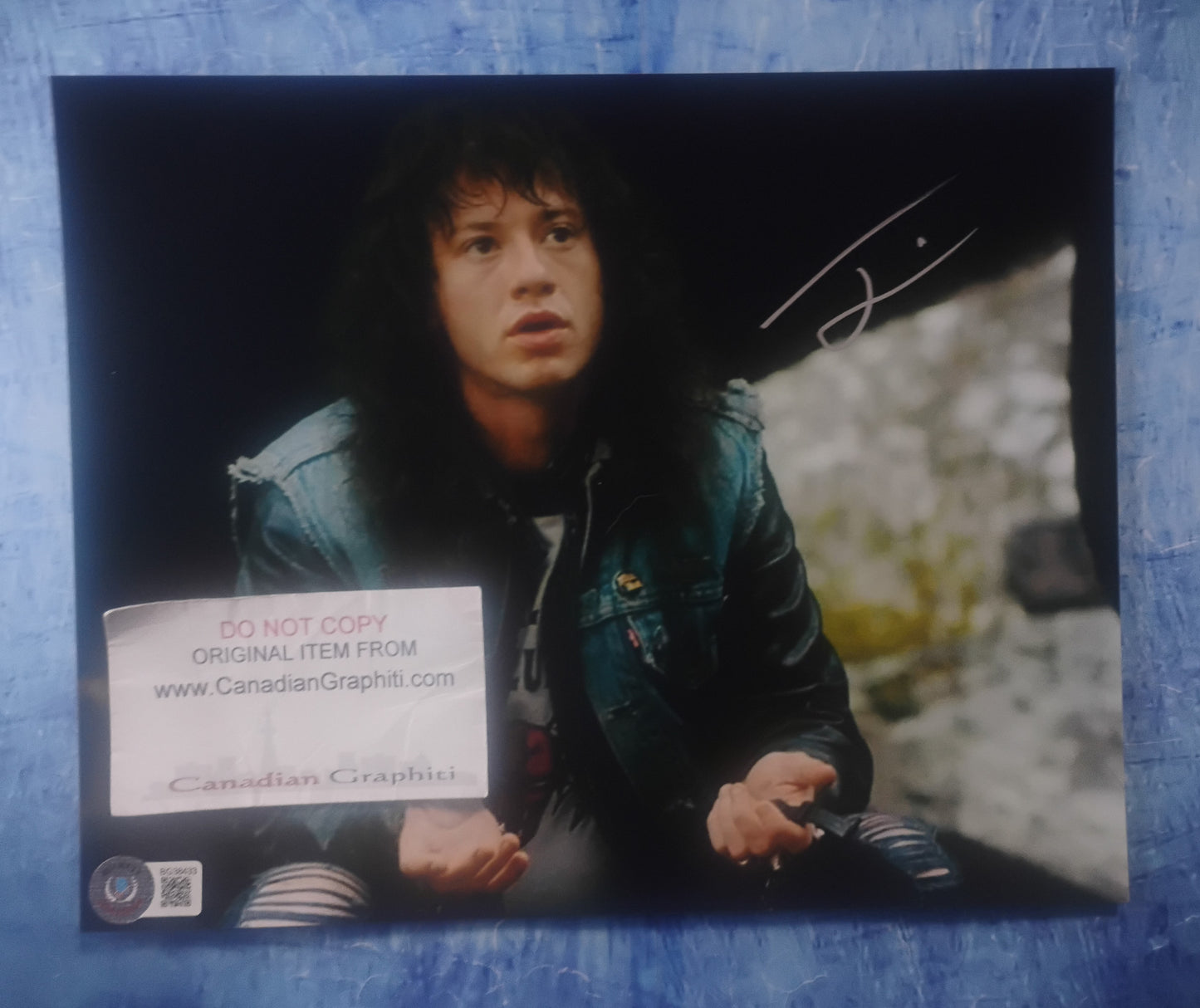 Joseph Quinn Hand Signed Autograph 8X10 Photo BAS COA Stranger Things