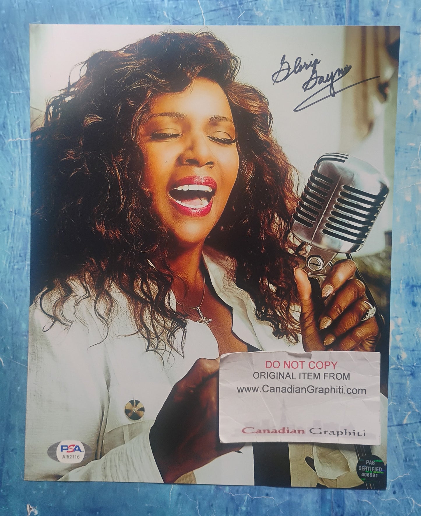 Gloria Gaynor Hand Signed Autograph 8x10 Photo PSA COA