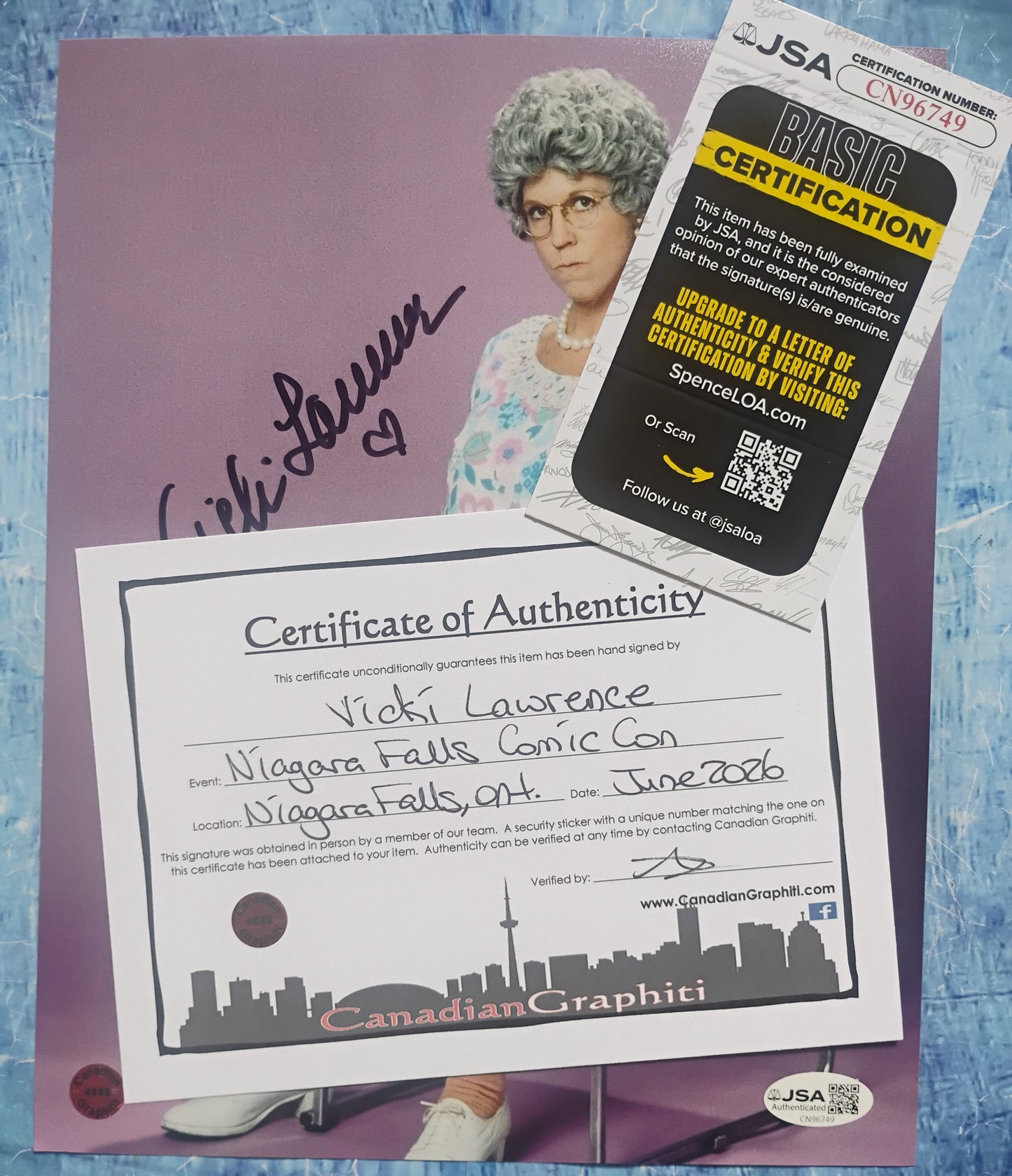 Vicki Lawrence Hand Signed Autograph 8x10 Photo JSA COA Mama's Family