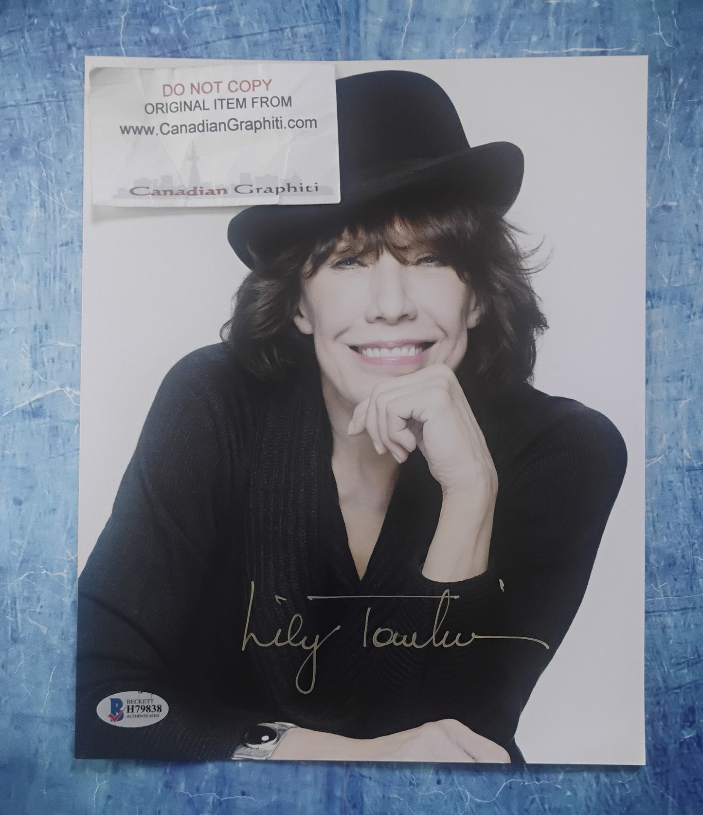 Lily Tomlin Hand Signed Autograph 8x10 Photo BAS COA