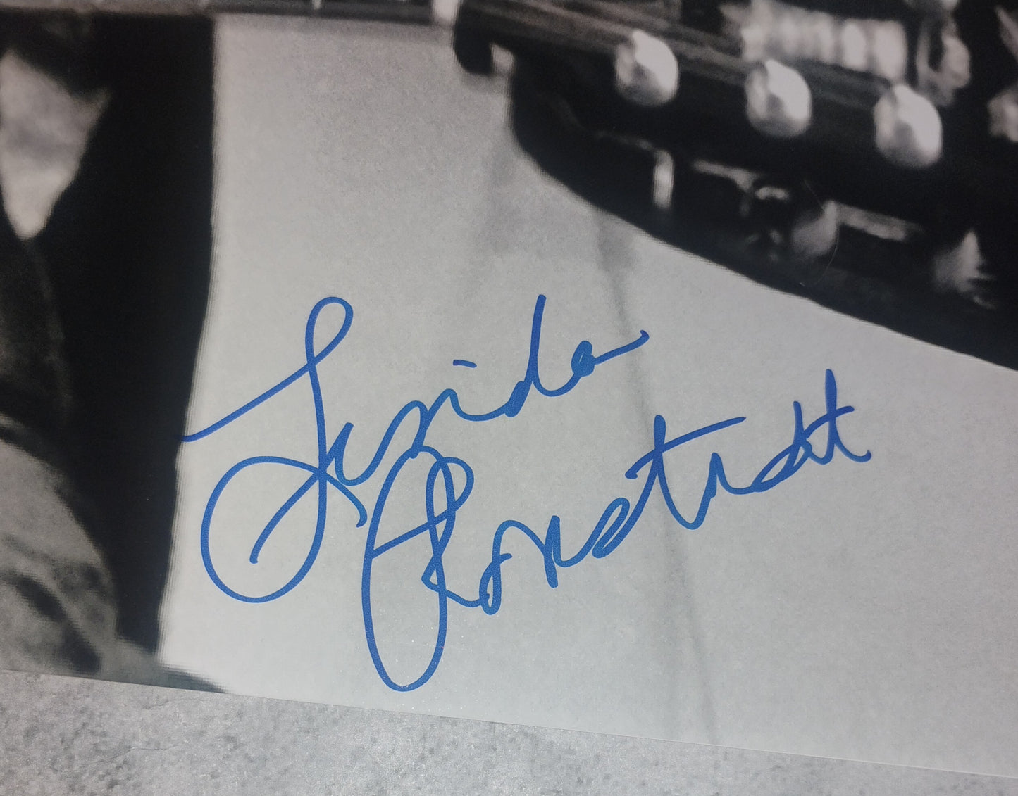 Linda Ronstadt Hand Signed Autograph 11x14 Photo PSA COA