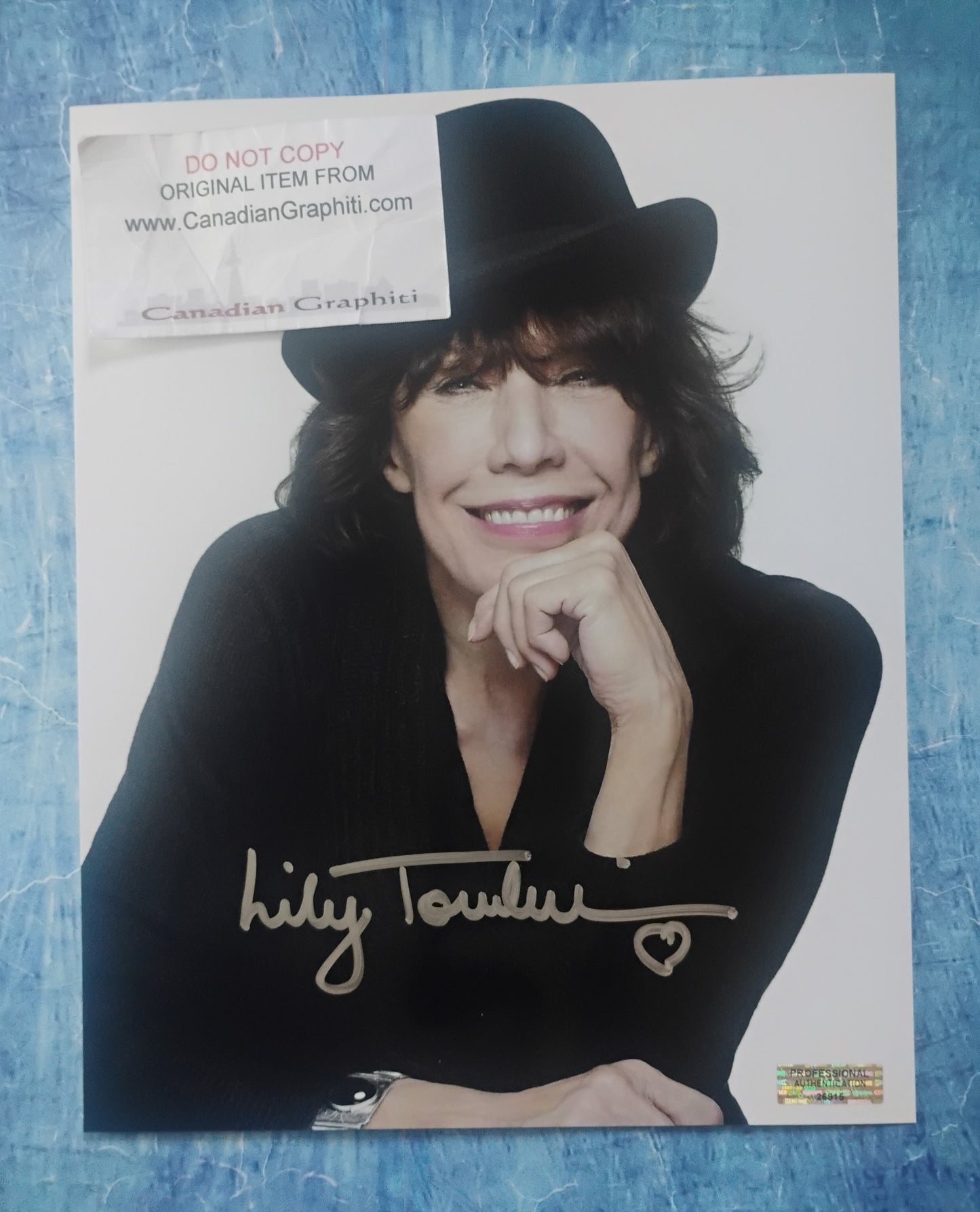 Lily Tomlin Hand Signed Autograph 8x10 Photo COA