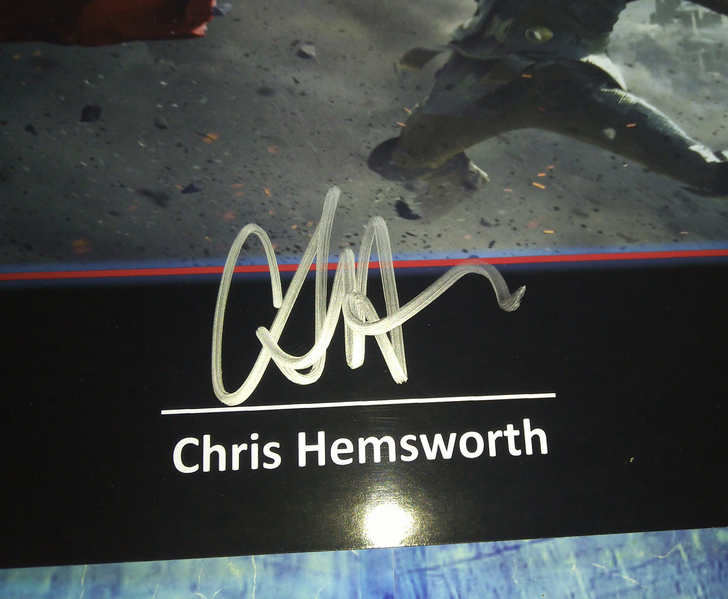 Chris Hemsworth Hand Signed Autograph 8x10 Photo COA Thor